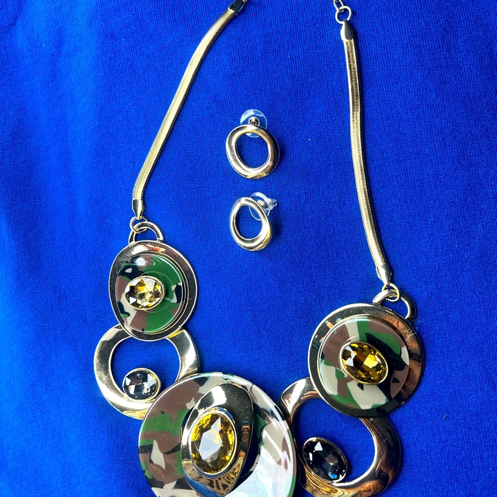 Unique chunky beauty statement